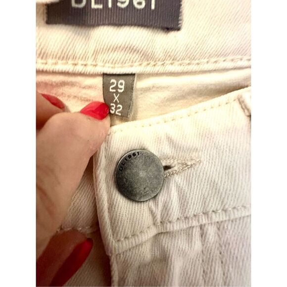 NWT DL1961 Avery relaxed straight leg jeans Size 29/32 Cream color - Picture 6 of 7